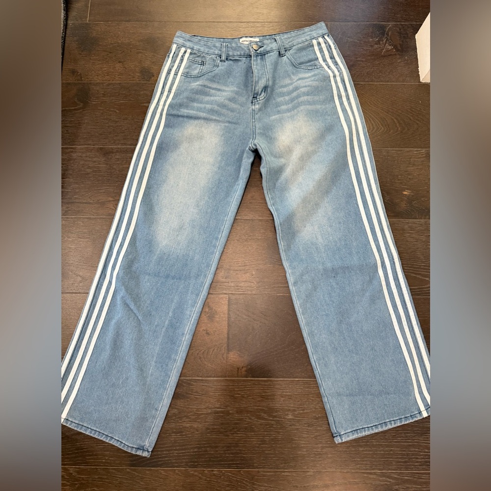 NWOT Jeans. Heaven Can Mait brand. Size XL (33” waist)